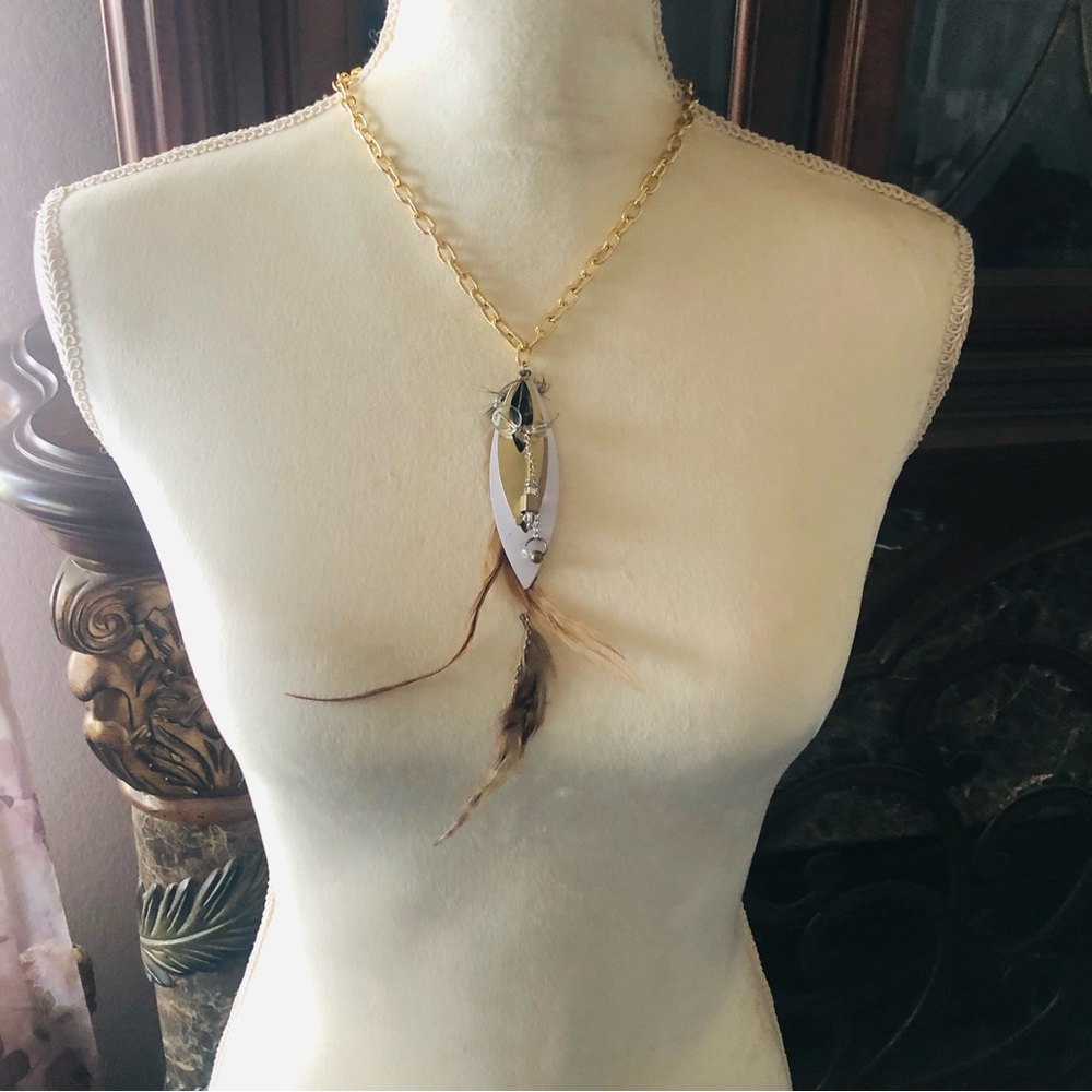 Handcrafted repurpose genuine feather dangle pendant on chain necklace - Picture 5 of 10